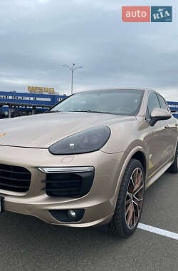 Позашляховик / Кросовер Porsche Cayenne 2015 в Києві