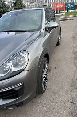 Внедорожник / Кроссовер Porsche Cayenne 2017 в 