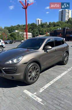 Внедорожник / Кроссовер Porsche Cayenne 2012 в Киеве