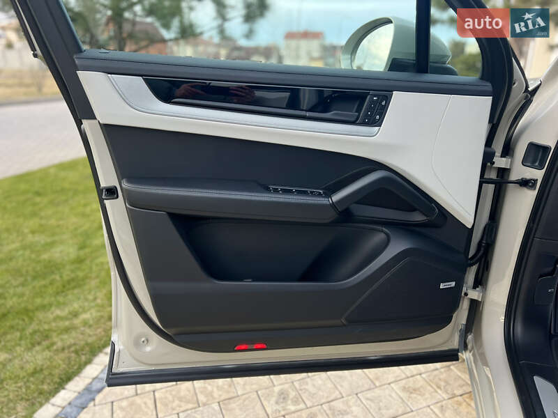 Внедорожник / Кроссовер Porsche Cayenne 2024 в Одессе