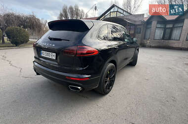 Внедорожник / Кроссовер Porsche Cayenne 2015 в 