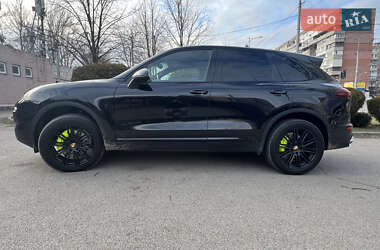 Внедорожник / Кроссовер Porsche Cayenne 2015 в 