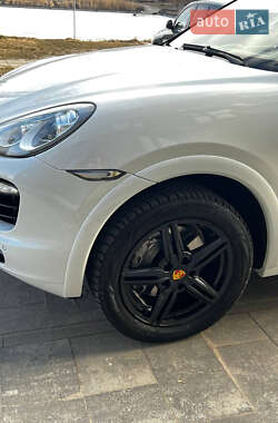 Внедорожник / Кроссовер Porsche Cayenne 2014 в 