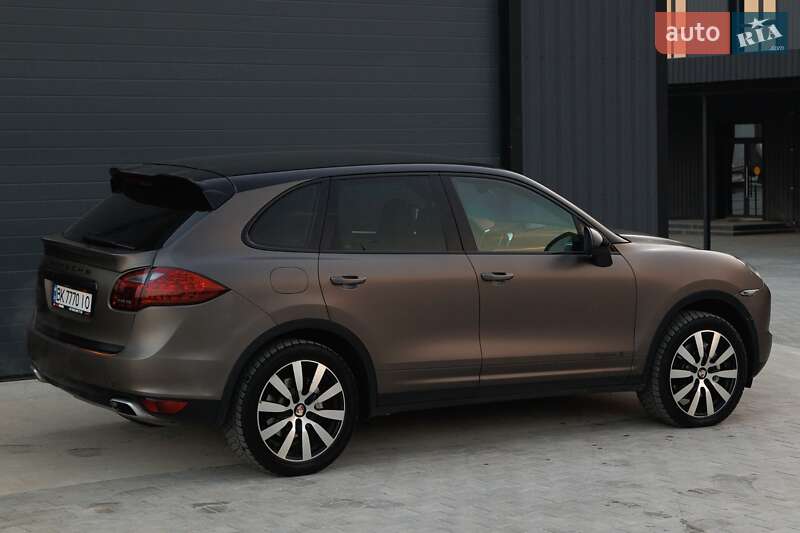 Внедорожник / Кроссовер Porsche Cayenne 2011 в 