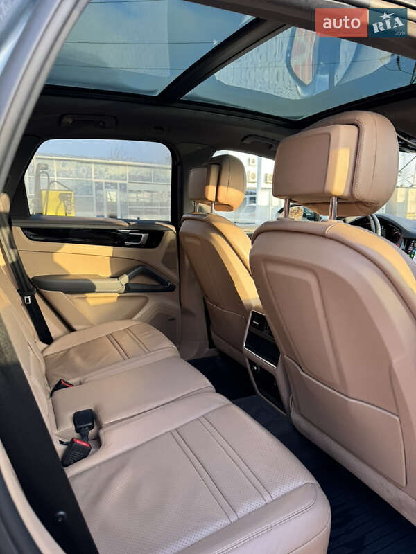Позашляховик / Кросовер Porsche Cayenne 2018 в Чернівцях