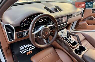 Позашляховик / Кросовер Porsche Cayenne 2018 в 