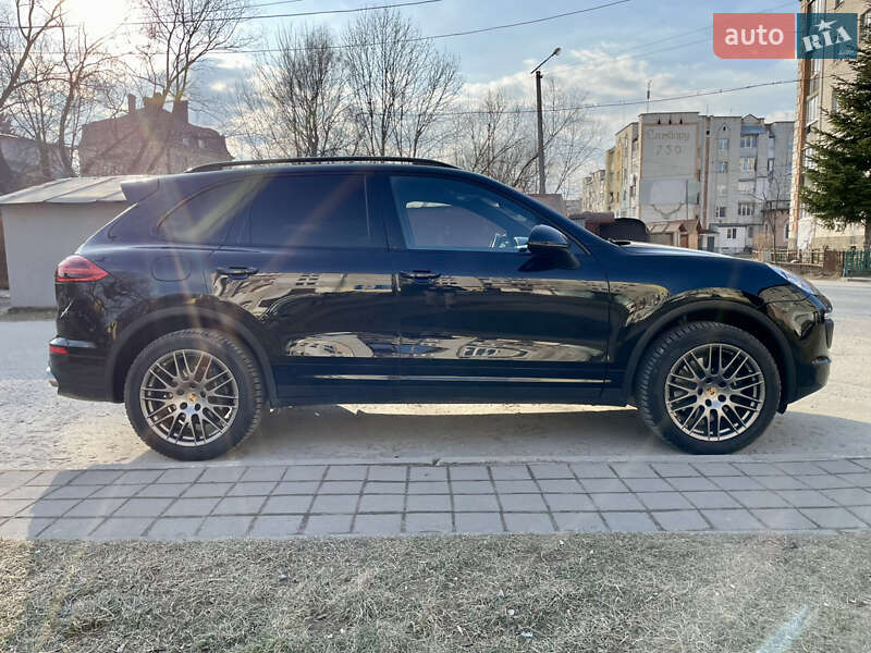 Внедорожник / Кроссовер Porsche Cayenne 2016 в Самборе