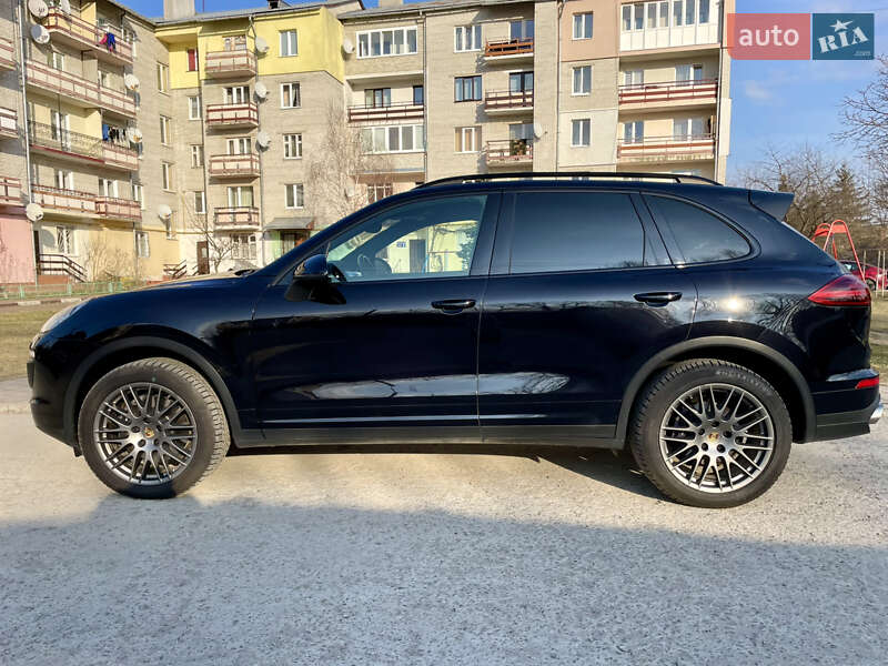 Внедорожник / Кроссовер Porsche Cayenne 2016 в Самборе