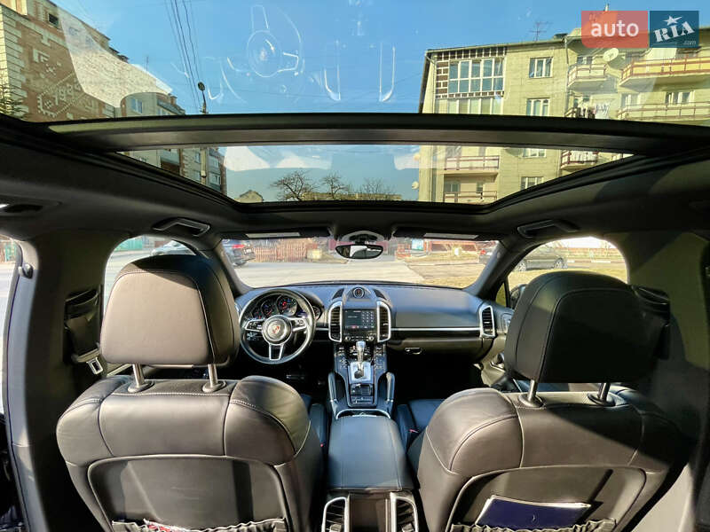 Внедорожник / Кроссовер Porsche Cayenne 2016 в Самборе
