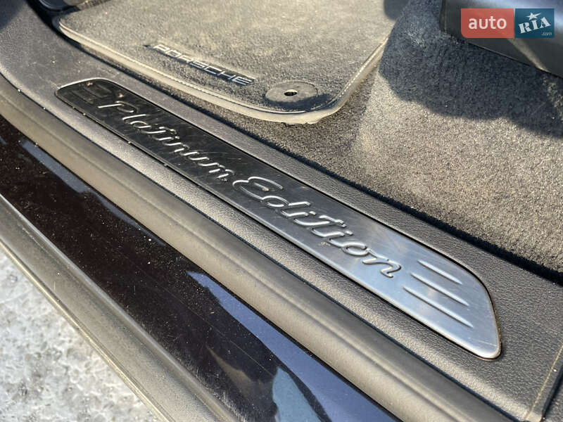 Внедорожник / Кроссовер Porsche Cayenne 2016 в Самборе