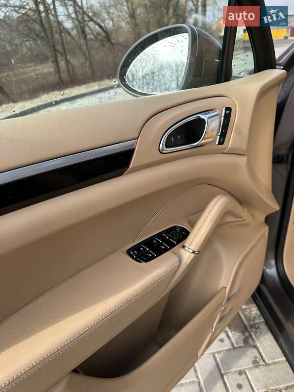 Позашляховик / Кросовер Porsche Cayenne 2014 в Луцьку