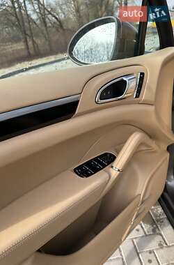 Внедорожник / Кроссовер Porsche Cayenne 2014 в 