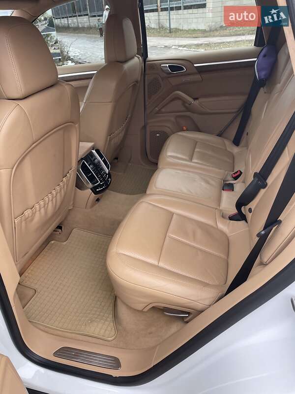 Позашляховик / Кросовер Porsche Cayenne 2012 в Києві