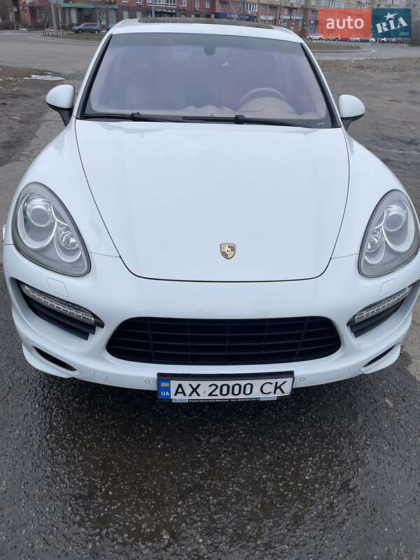 Позашляховик / Кросовер Porsche Cayenne 2012 в Києві