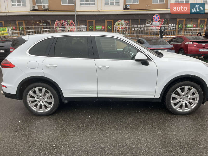Внедорожник / Кроссовер Porsche Cayenne 2014 в Киеве