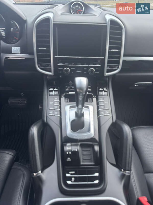 Внедорожник / Кроссовер Porsche Cayenne 2014 в Хмельницком