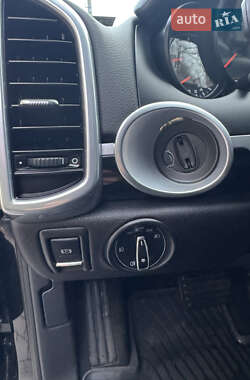 Внедорожник / Кроссовер Porsche Cayenne 2014 в 