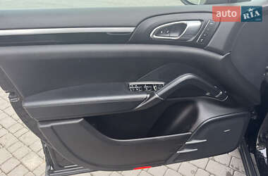 Внедорожник / Кроссовер Porsche Cayenne 2014 в 
