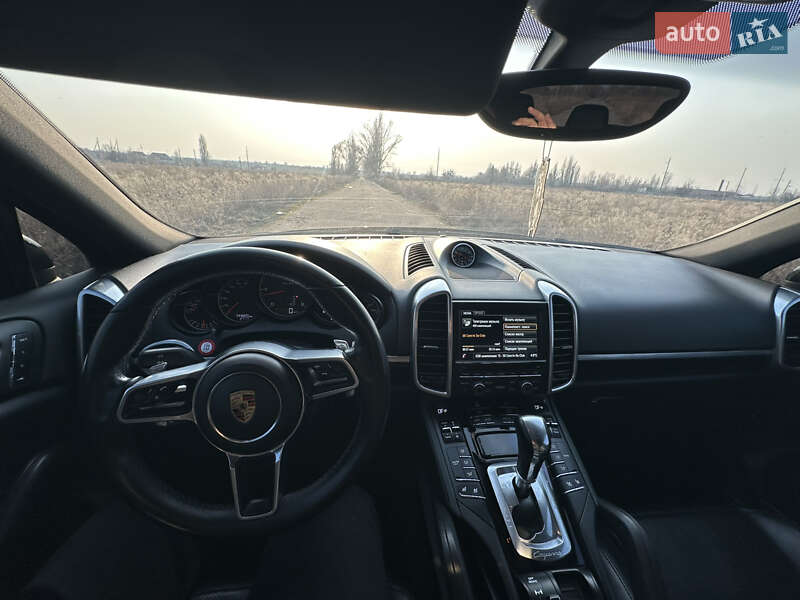 Внедорожник / Кроссовер Porsche Cayenne 2015 в Мироновке