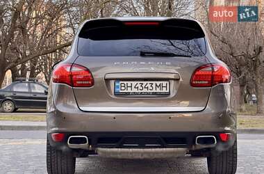 Позашляховик / Кросовер Porsche Cayenne 2011 в 