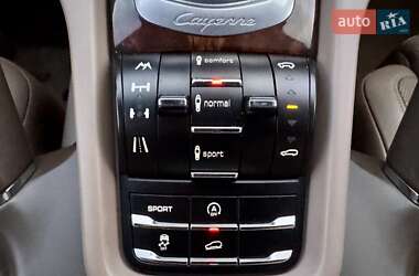 Позашляховик / Кросовер Porsche Cayenne 2011 в 