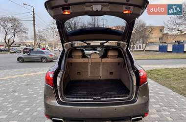 Позашляховик / Кросовер Porsche Cayenne 2011 в 