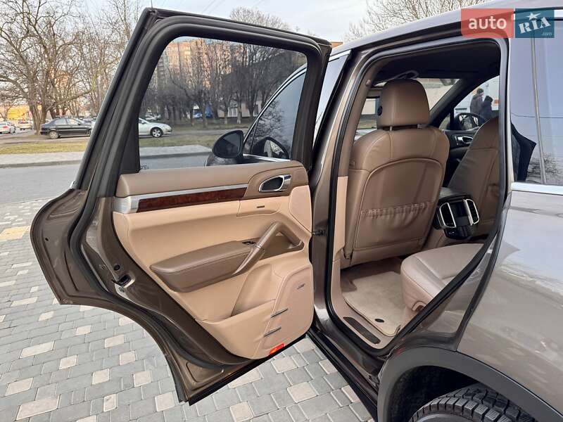Позашляховик / Кросовер Porsche Cayenne 2011 в Одесі