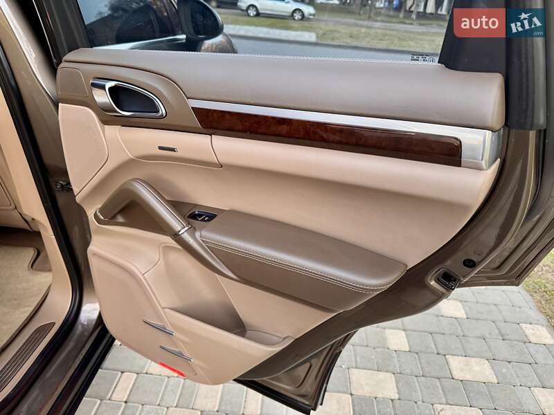 Позашляховик / Кросовер Porsche Cayenne 2011 в Одесі