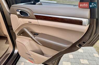 Позашляховик / Кросовер Porsche Cayenne 2011 в 