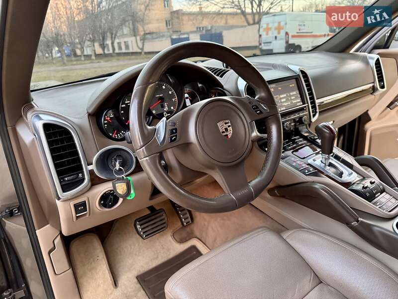 Позашляховик / Кросовер Porsche Cayenne 2011 в Одесі