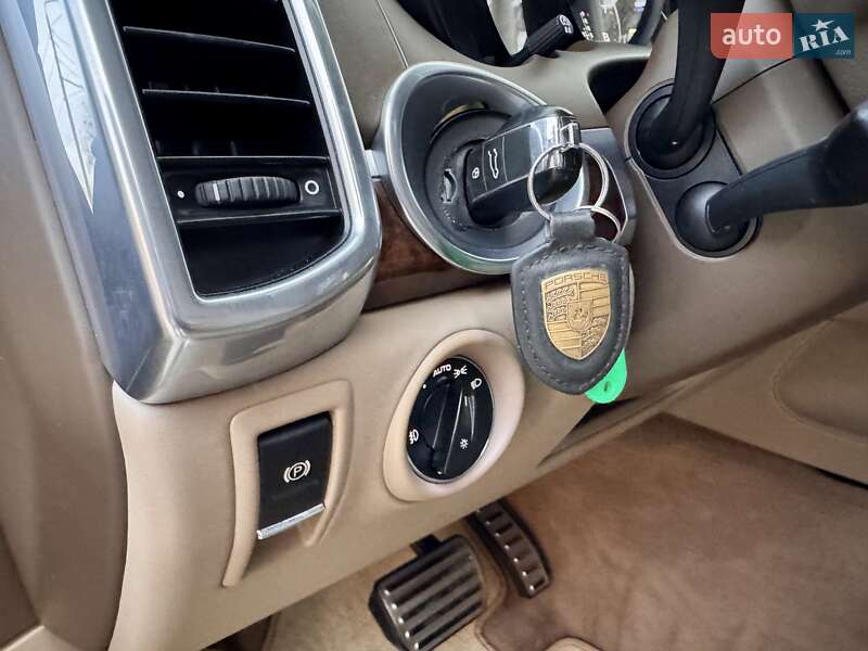 Позашляховик / Кросовер Porsche Cayenne 2011 в Одесі