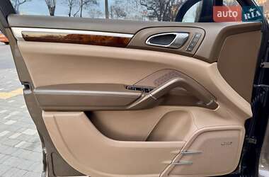 Позашляховик / Кросовер Porsche Cayenne 2011 в 