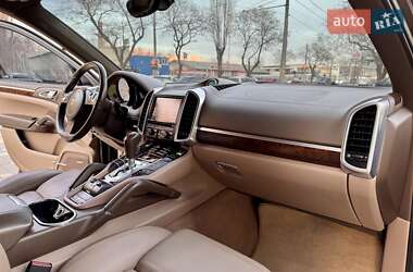 Позашляховик / Кросовер Porsche Cayenne 2011 в 