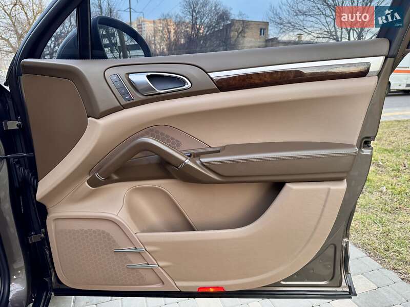 Позашляховик / Кросовер Porsche Cayenne 2011 в Одесі