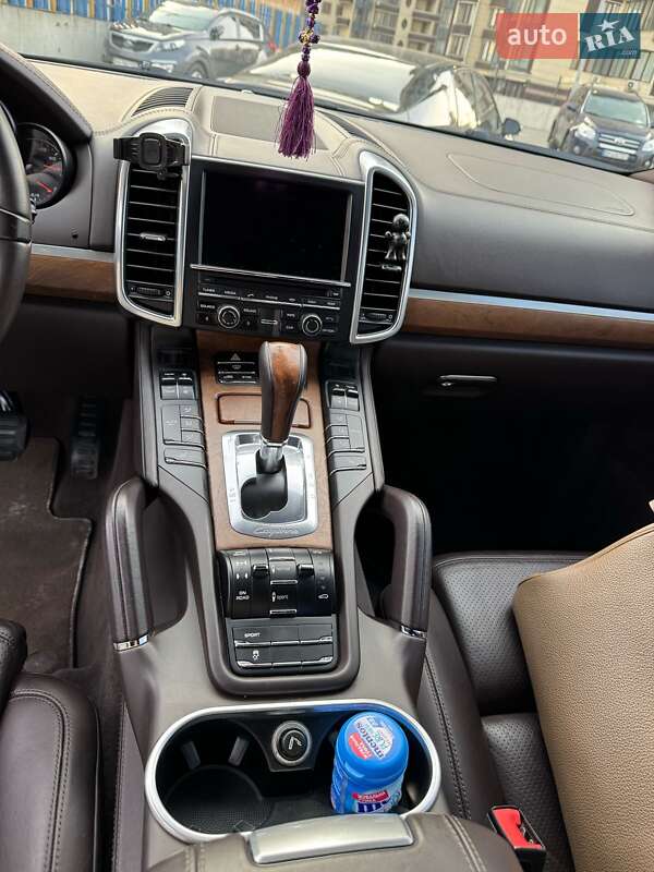 Внедорожник / Кроссовер Porsche Cayenne 2013 в Киеве