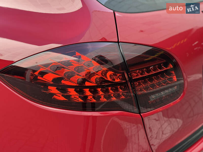 Позашляховик / Кросовер Porsche Cayenne 2013 в Києві