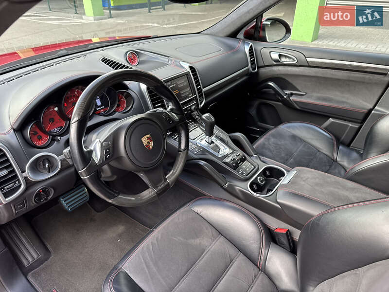 Позашляховик / Кросовер Porsche Cayenne 2013 в Києві