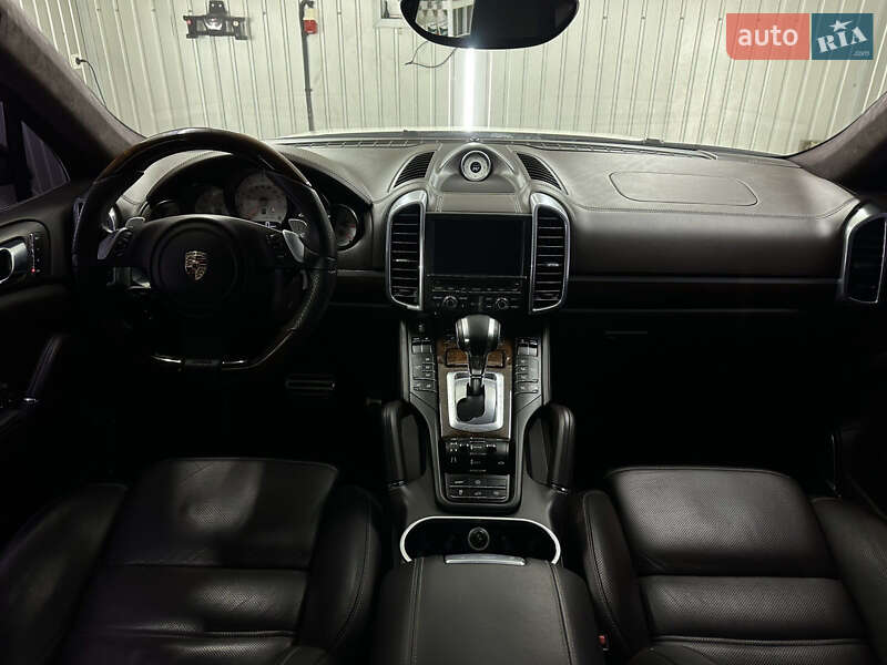 Позашляховик / Кросовер Porsche Cayenne 2011 в Чернівцях