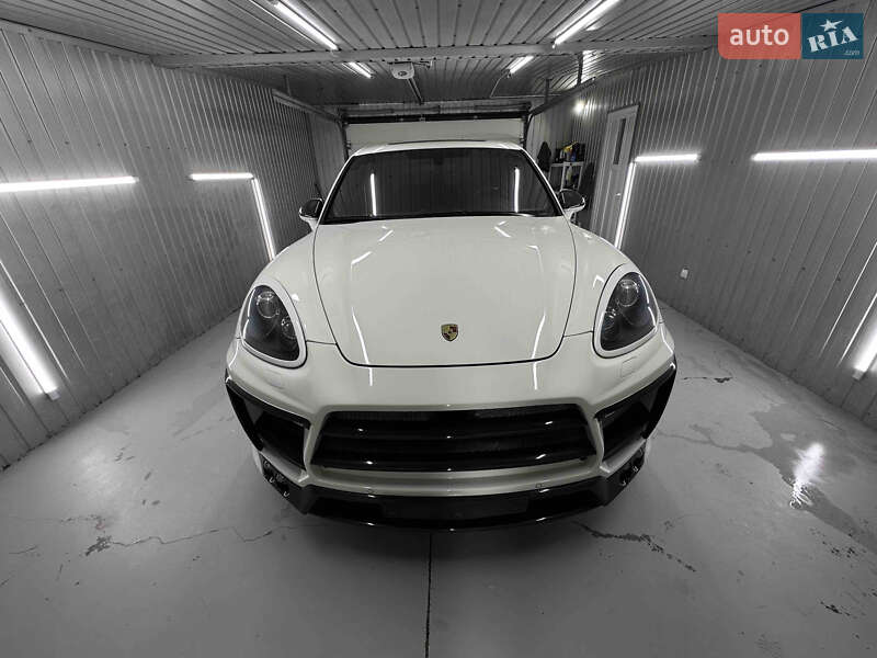 Позашляховик / Кросовер Porsche Cayenne 2011 в Чернівцях
