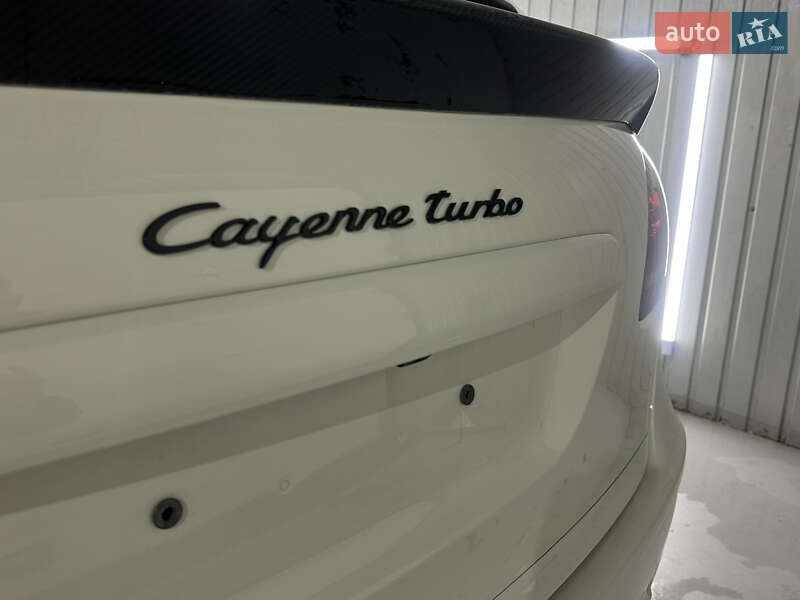 Позашляховик / Кросовер Porsche Cayenne 2011 в Чернівцях