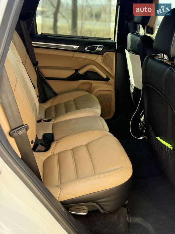Внедорожник / Кроссовер Porsche Cayenne 2016 в Киеве фото 6 Внедорожник / Кроссовер Porsche Cayenne 2016 в Киеве