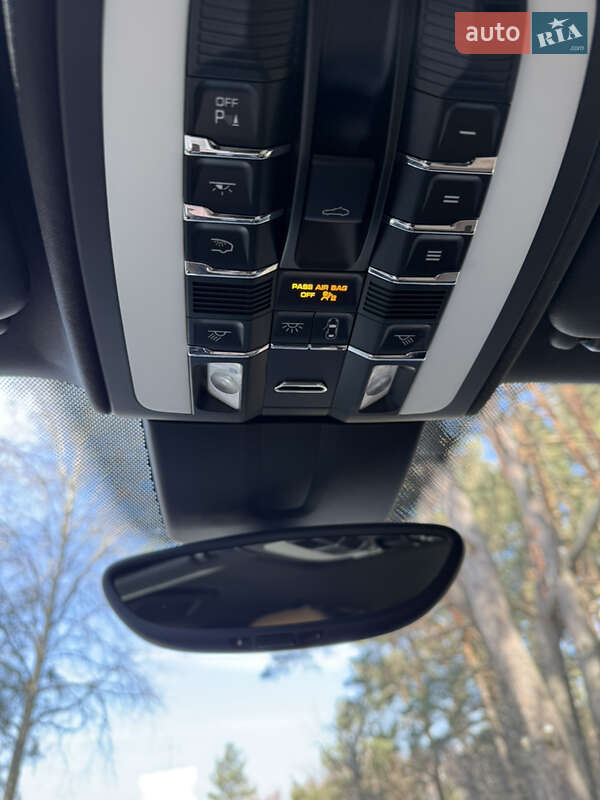 Внедорожник / Кроссовер Porsche Cayenne 2016 в Киеве фото 16 Внедорожник / Кроссовер Porsche Cayenne 2016 в Киеве