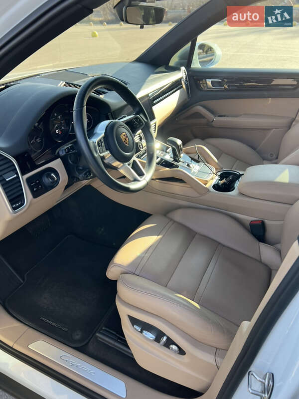 Внедорожник / Кроссовер Porsche Cayenne 2019 в Киеве