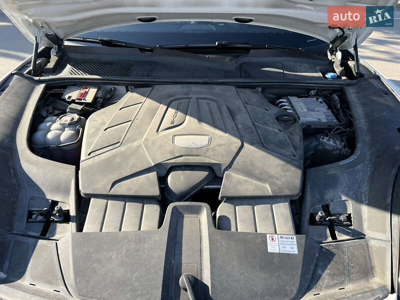 Внедорожник / Кроссовер Porsche Cayenne 2019 в Киеве