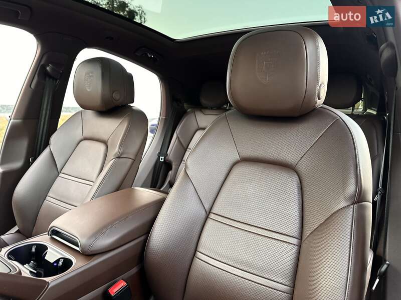 Внедорожник / Кроссовер Porsche Cayenne 2019 в Киеве