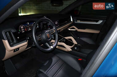 Позашляховик / Кросовер Porsche Cayenne 2023 в 