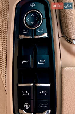 Внедорожник / Кроссовер Porsche Cayenne 2010 в 