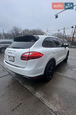 Внедорожник / Кроссовер Porsche Cayenne 2014 в 