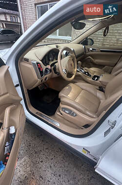 Внедорожник / Кроссовер Porsche Cayenne 2014 в 
