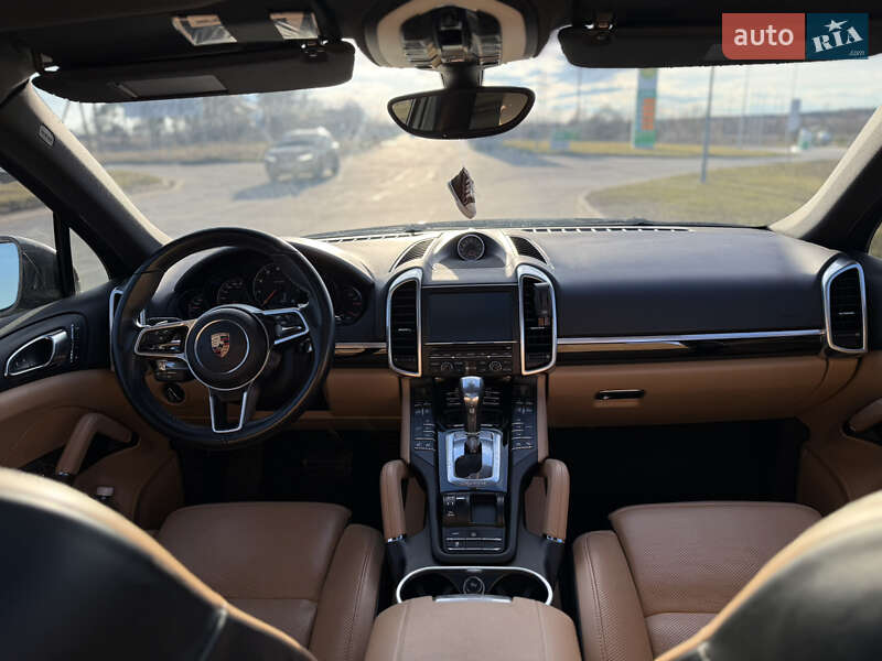 Внедорожник / Кроссовер Porsche Cayenne 2016 в Сумах